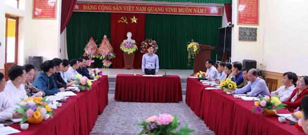 Đồng chí Bí thư Huyện uỷ Nguyễn Văn Biện chủ trì buổi làm việc